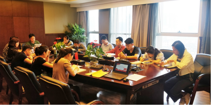 湖湘商贸公司党支部开展“抓重点 学手册  树典型”主题党日活动